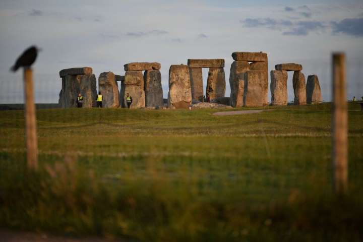 Researchers find prehistoric underground structures near Stonehenge ...